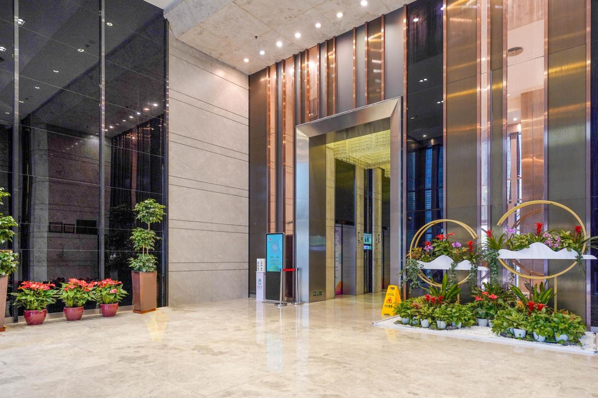 Ht Legend Hotel Changgang Metro Station Exit F -Direct To Canton Fair Экстерьер фото